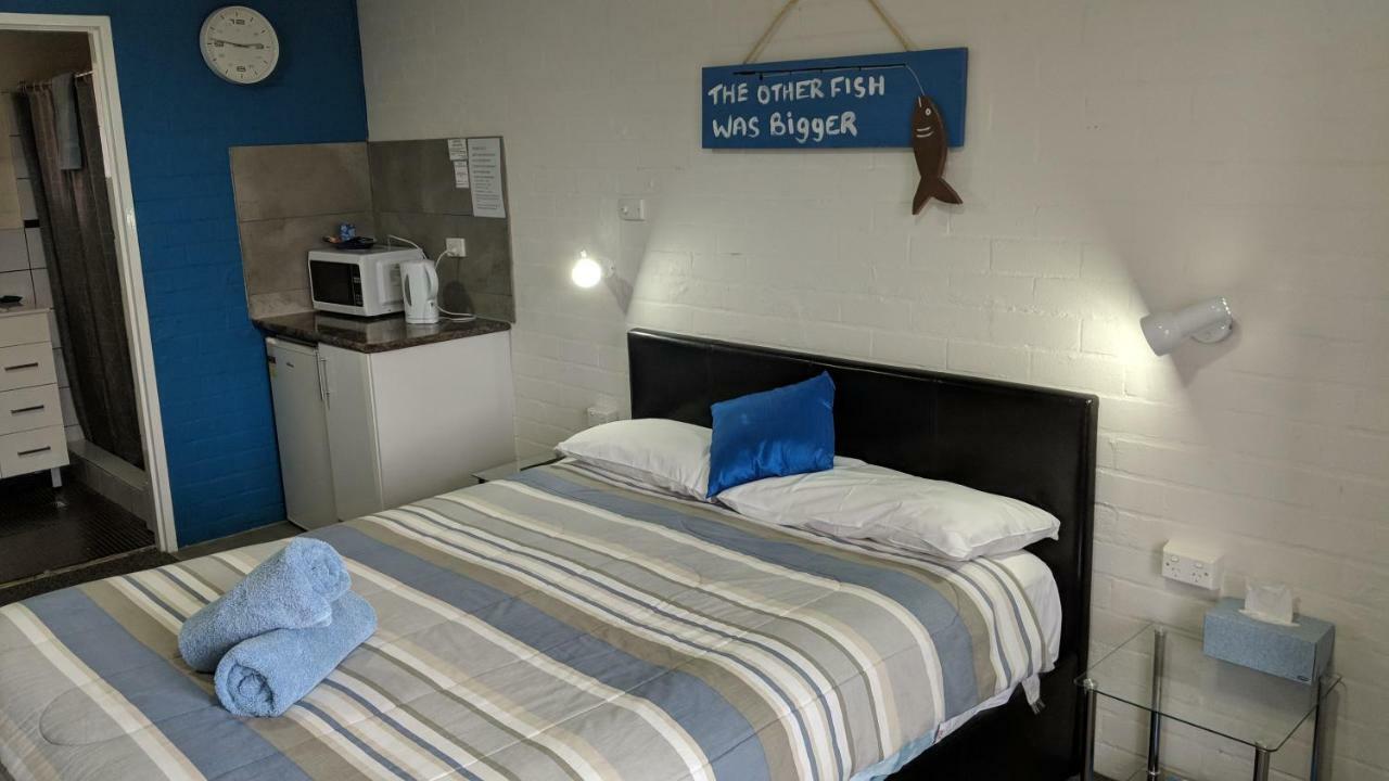 Harrington Village Motel Manning Point Экстерьер фото