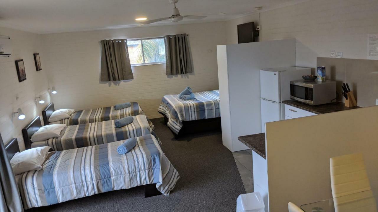 Harrington Village Motel Manning Point Экстерьер фото