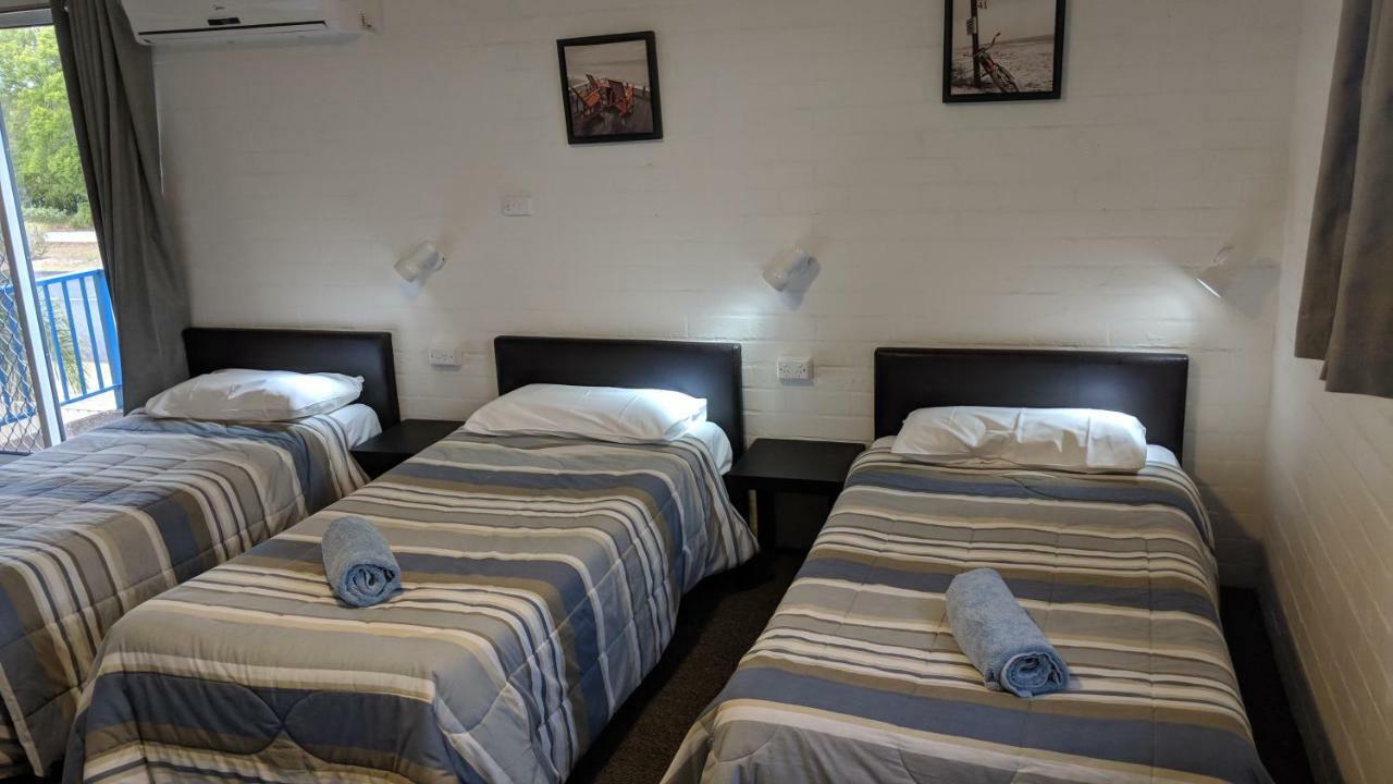 Harrington Village Motel Manning Point Экстерьер фото
