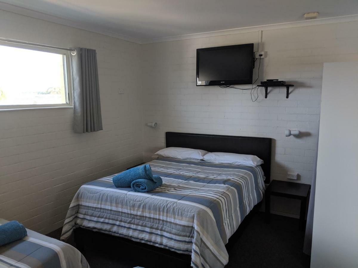 Harrington Village Motel Manning Point Экстерьер фото