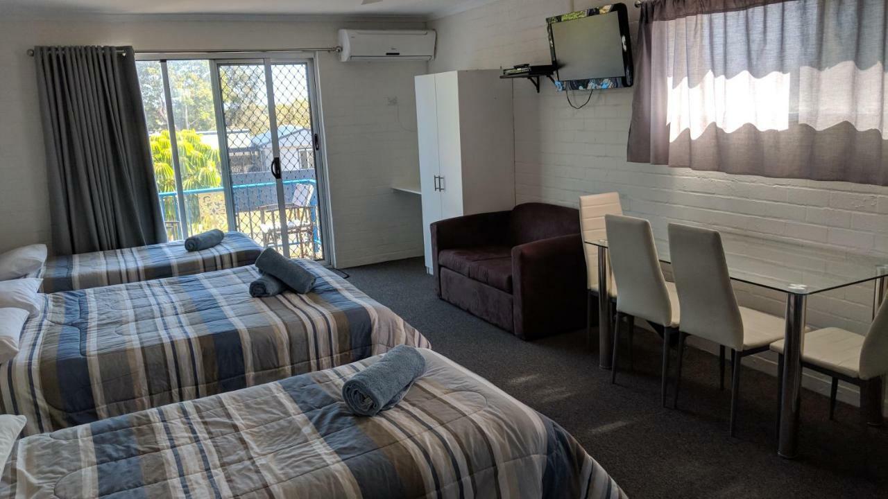 Harrington Village Motel Manning Point Экстерьер фото