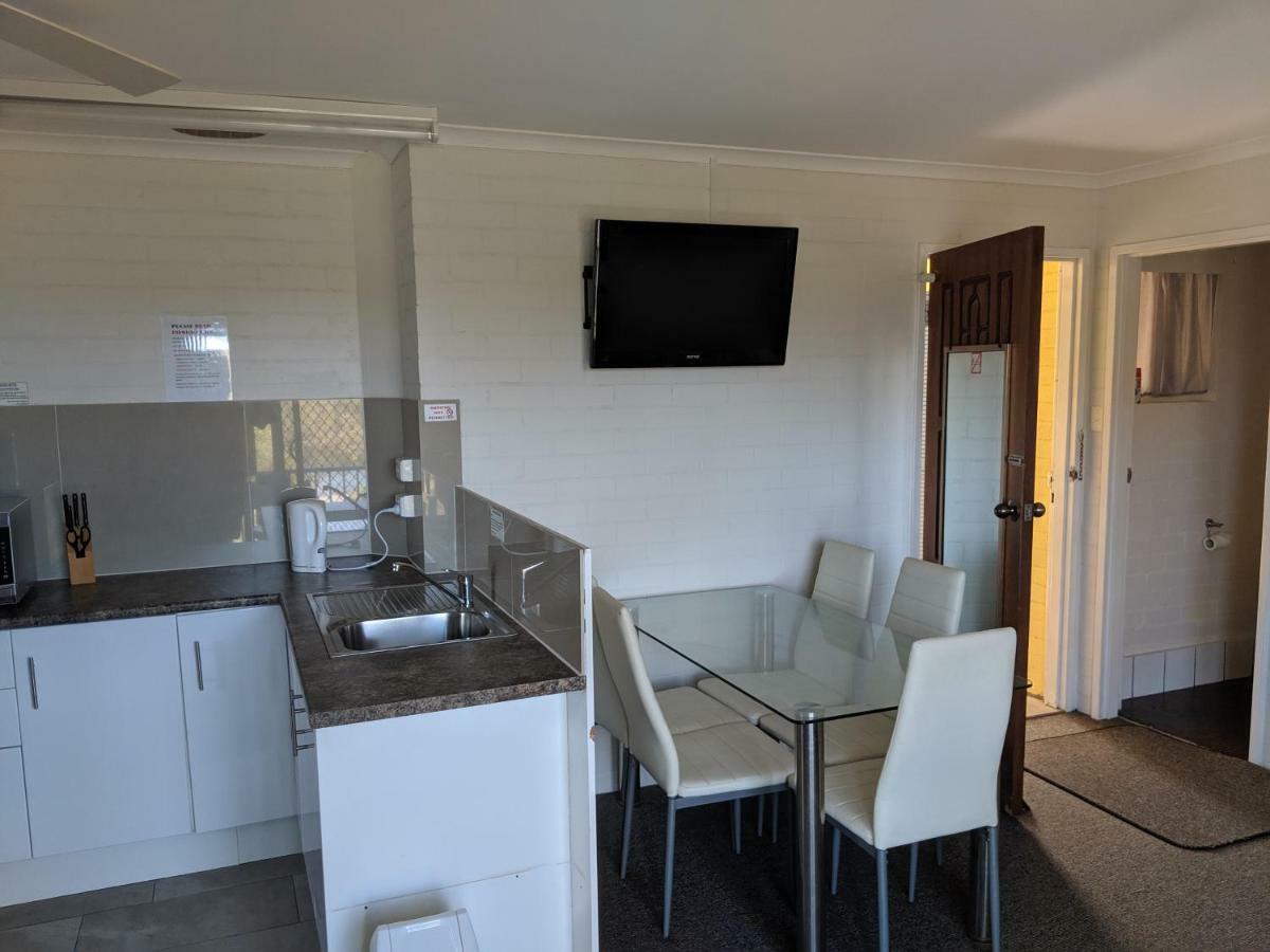 Harrington Village Motel Manning Point Экстерьер фото